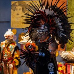 Xipe Totec performs a traditional Aztec dance during the Día de los Muertos event at Plaza de la Raza. The new Salud Pa Ti Youth Theater Project at the center is a USC Good Neighbors Campaign grant recipient. (USC/Saúl García) (Photo/Sául García)